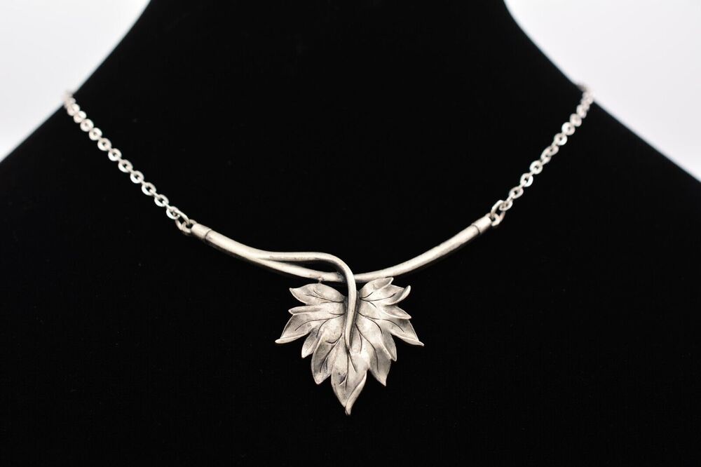 Vintage Leaf Collar Necklace Pewter Silver Chain Maple Fall Autumn NOS 1980s A20